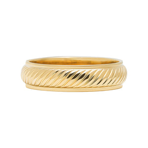 Yellow gold antique inspired wedding band. Striped engraving. Wide band. Front view.