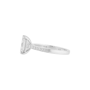 White gold flat band emerald cut engagement ring, with hand wheat engraving inspired by the Art Deco period. Corner claw prongs. Front view.